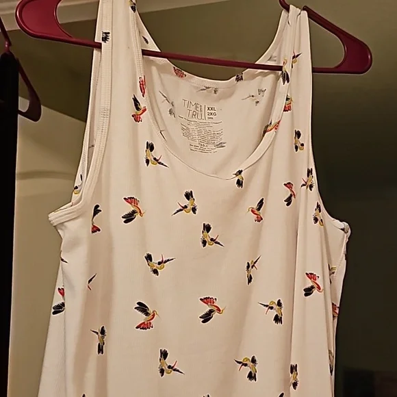 🎉HOST PICK 🎉 TANK TOPS - Picture 4 of 8